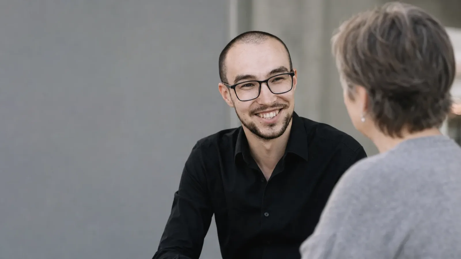 Felix Hennecke im Gespräch mit einer Bürgerin